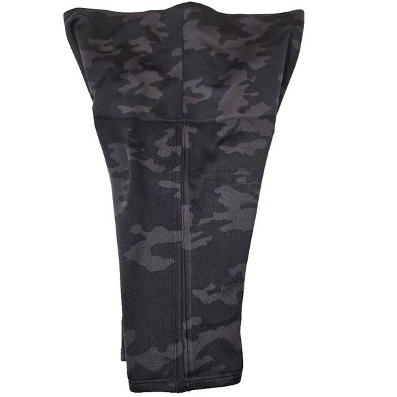 SPANX Look At Me Now Bike Shorts Black Camo Size Medium 7" Inseam 50180R‎ NWT - Picture 3 of 9
